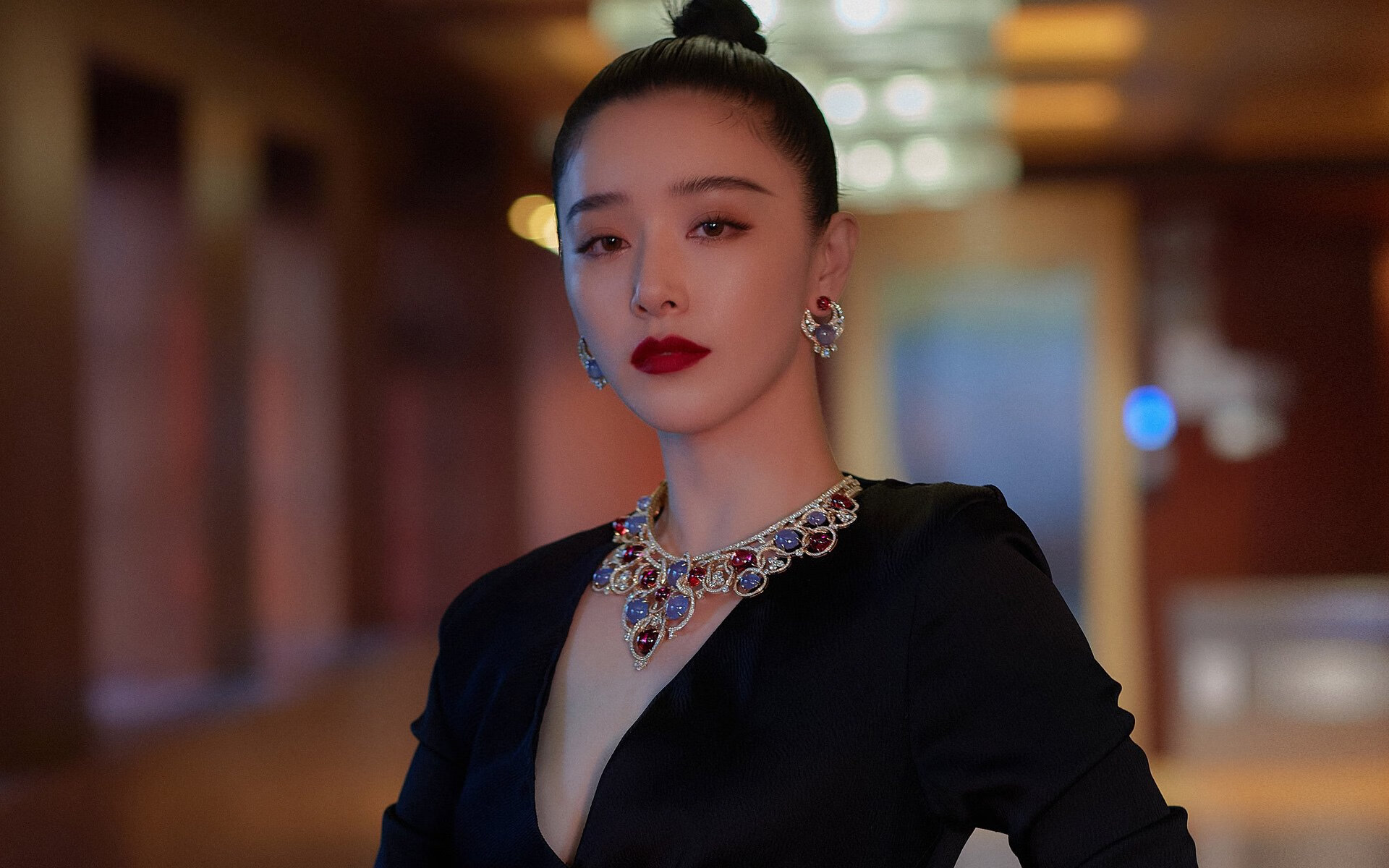 开云体育视频直播-英超球队高压比赛中运动员心理韧性与表现关系研究